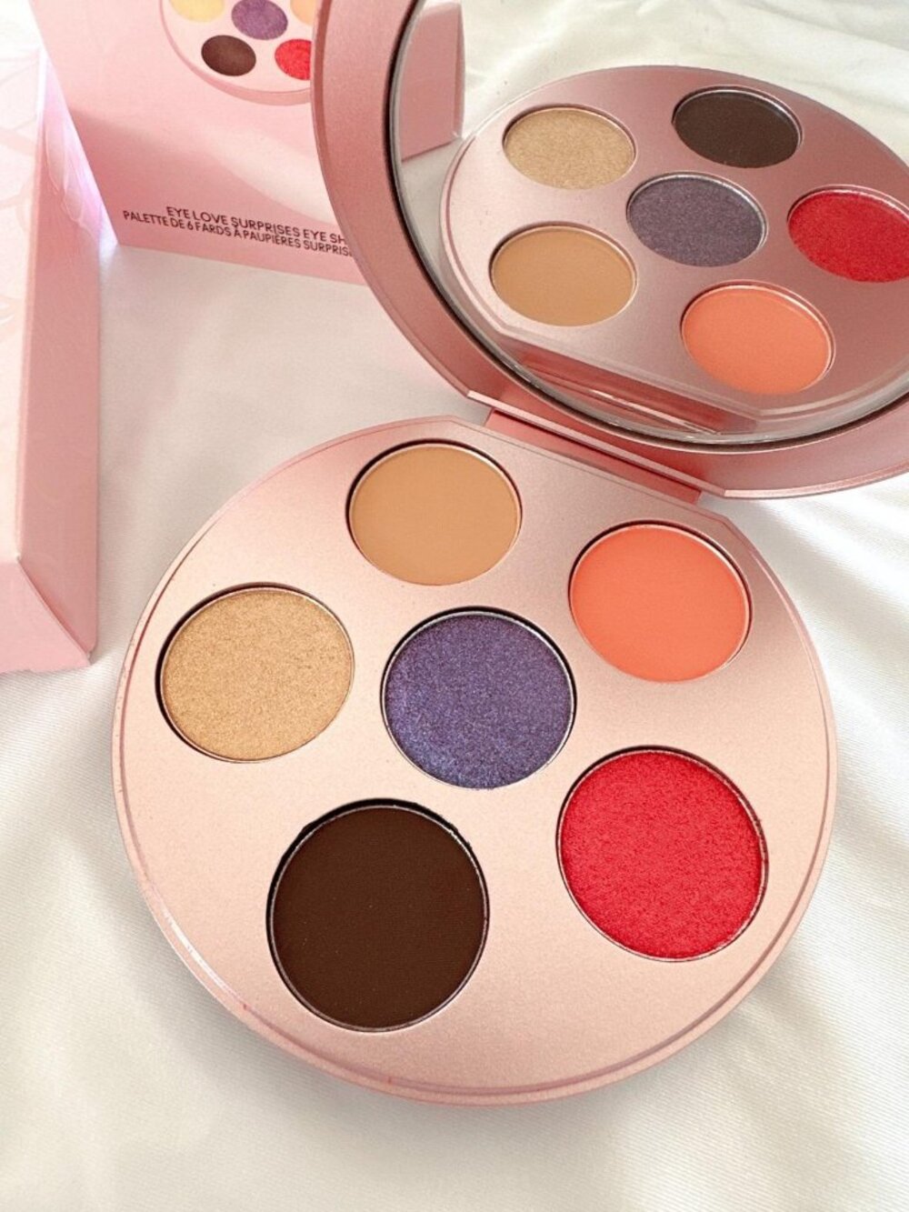 NIB MAC Holiday Eye Love Surprises Eye Shadow Palette x6 Bold Bows - Picture 3 of 7
